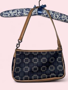 Classic Geometric Shoulder Bag in Black and Tan